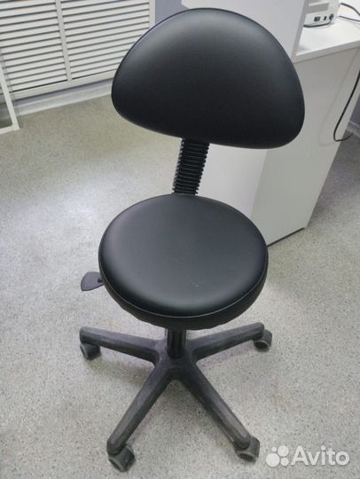 Стул для мастера маникюра