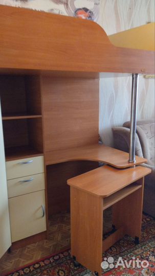 Кровать чердак со столом