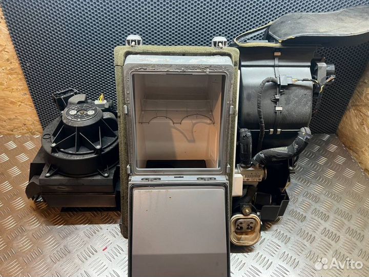 Холодильник BMW 7 E65 E66