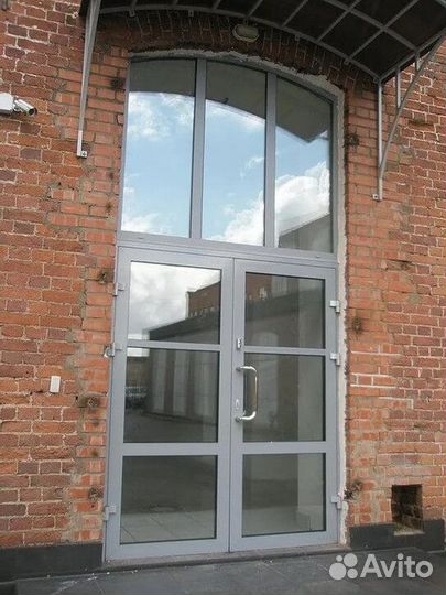 Алюминиевые двери новые