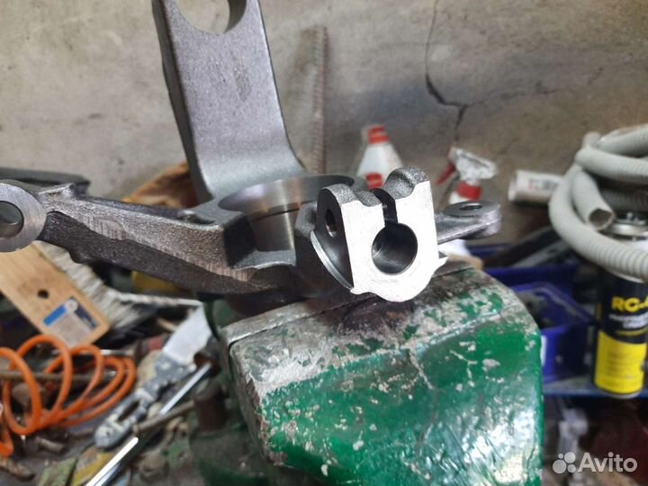 Поворотный кулак renault