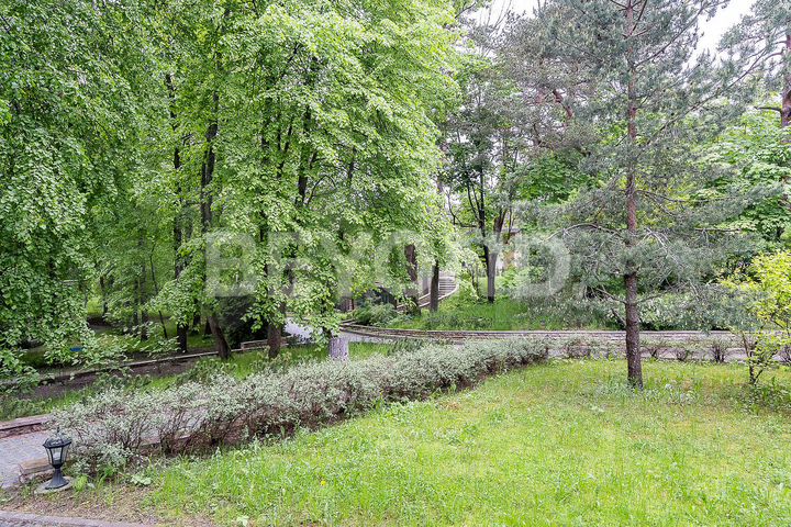 Дом 465 м² на участке 24 сот.