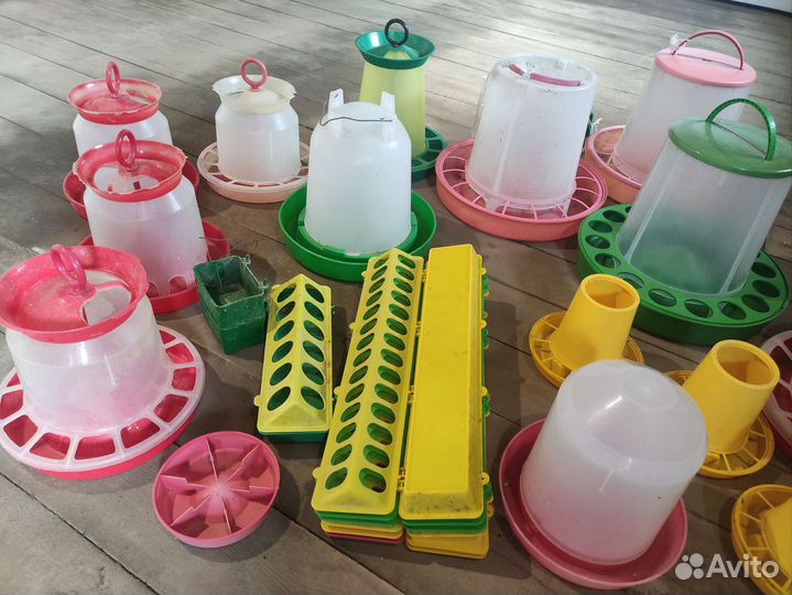 Кормушки и поилки для кур