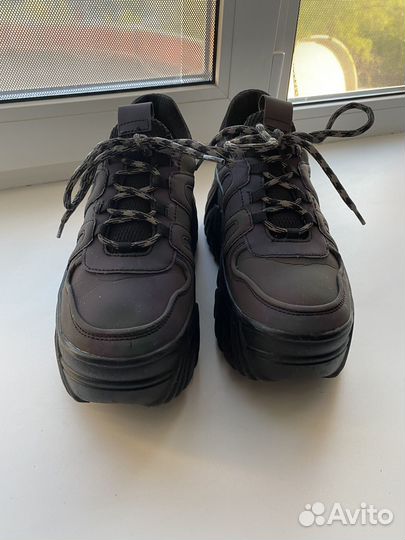 Сникерсы Bershka