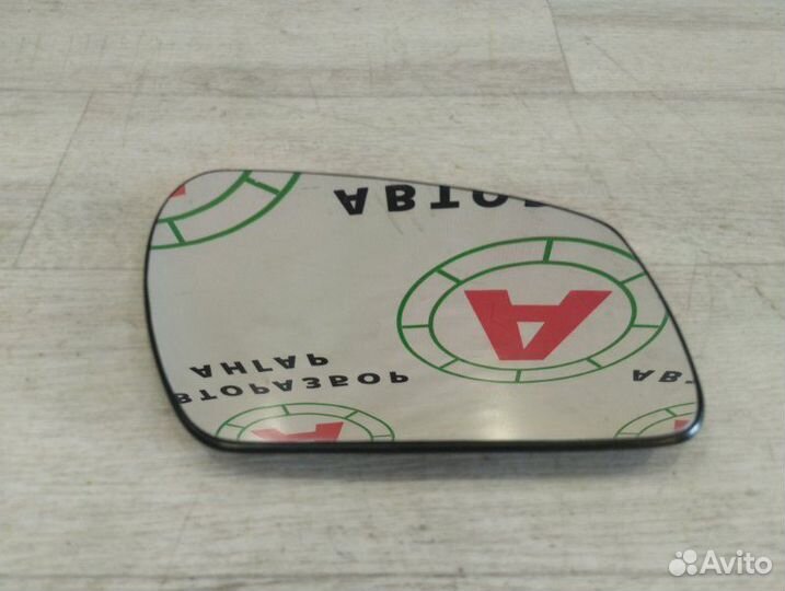 Зеркальный элемент передний правый Ford Fusion CBK