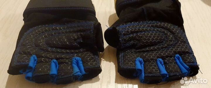 Спортивные перчатки