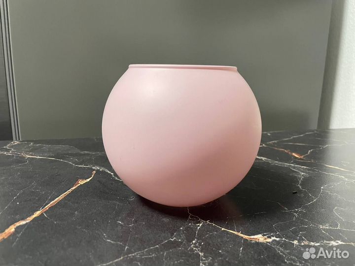 Круглая небольшая ваза