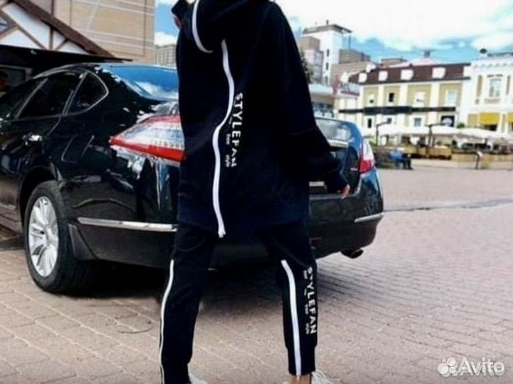 Спортивный костюм женский