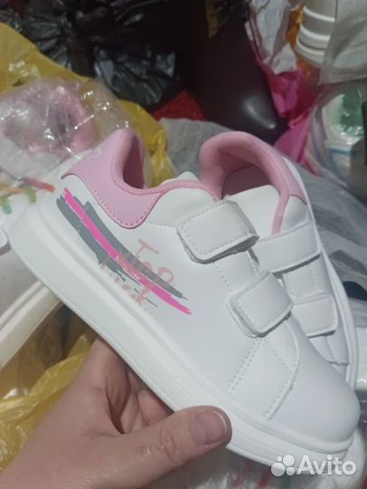 Кроссовки детские