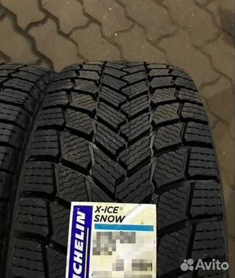 Michelin X-Ice Snow 215/50 R17 95H