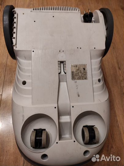 Комплектующие к пылесосу и сам thomas twin-tт