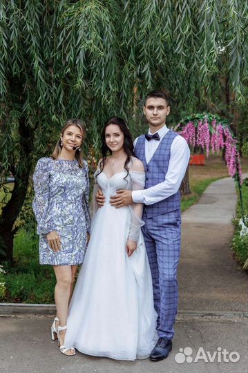 Ведущая на праздник