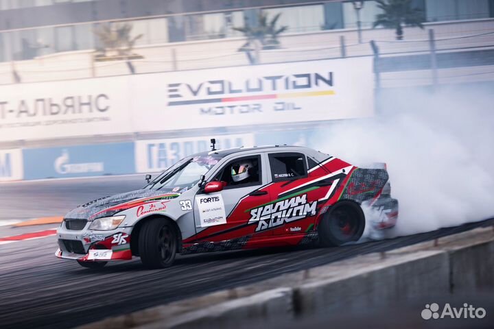 Механик для сопровождение в гонках