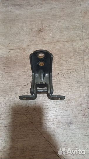 Петля двери задней правой Nissan Pathfinder R51