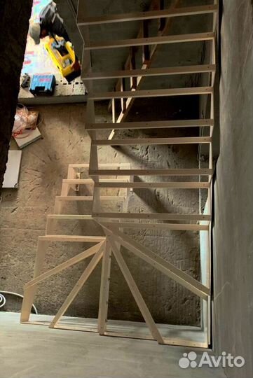 Лестница винтовая с монтажем