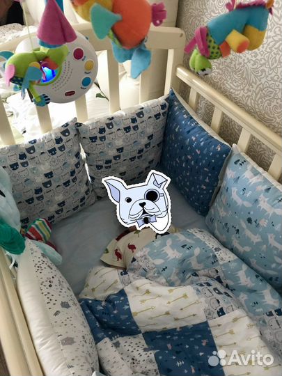 Кроватка с маятниковым механизмом и бортики