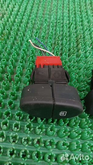 Кнопка аварийки Renault Scenic I