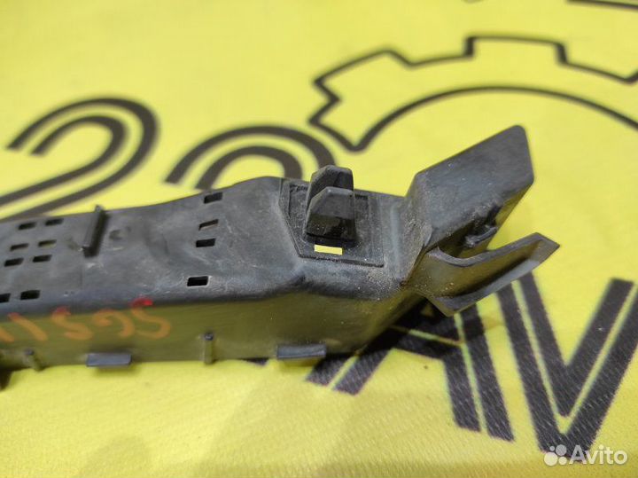 Крепление бампера переднее правое Subaru Forester