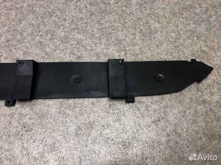 Заглушка в решетку переднего бампера Mercedes-Benz