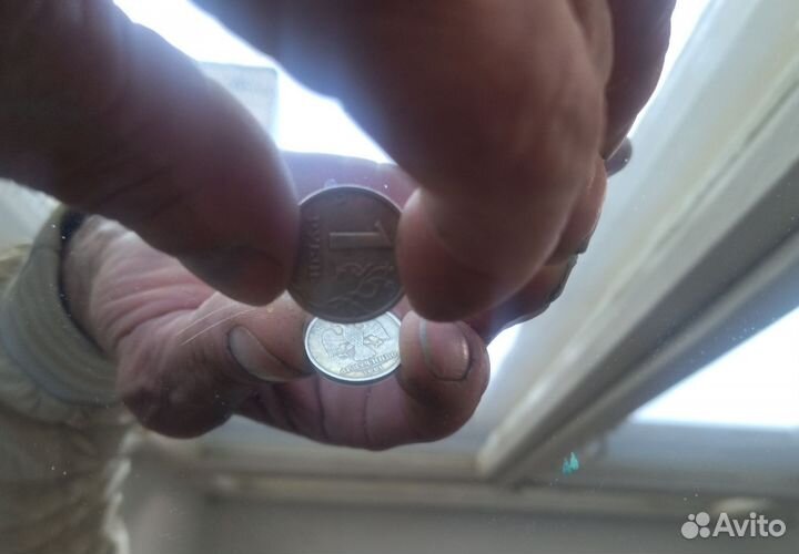 Монета 1 рубль с поворотом