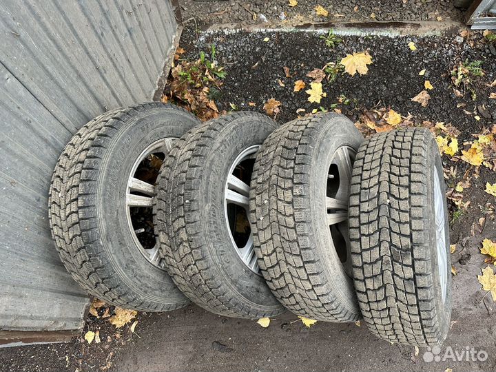 Комплект зимних колес 215/65/15