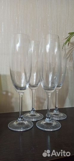 Бокалы для вина и фужеры для шампанского