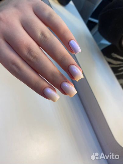Модель на маникюр