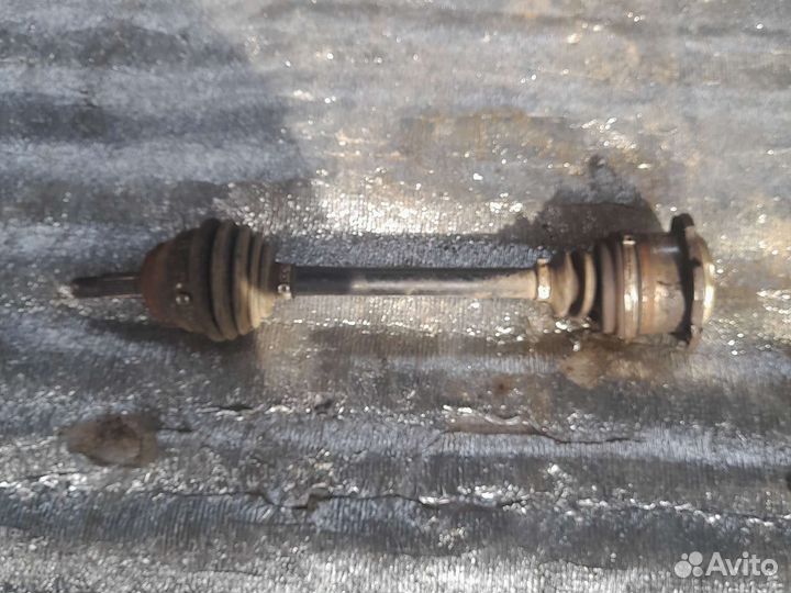 Привод,шруз левый на Volkswagen Golf 3