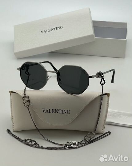 Солнцезащитные очки valentino