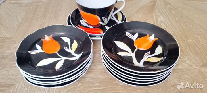 Чайный сервиз Тюльпаны на черном 1966 г