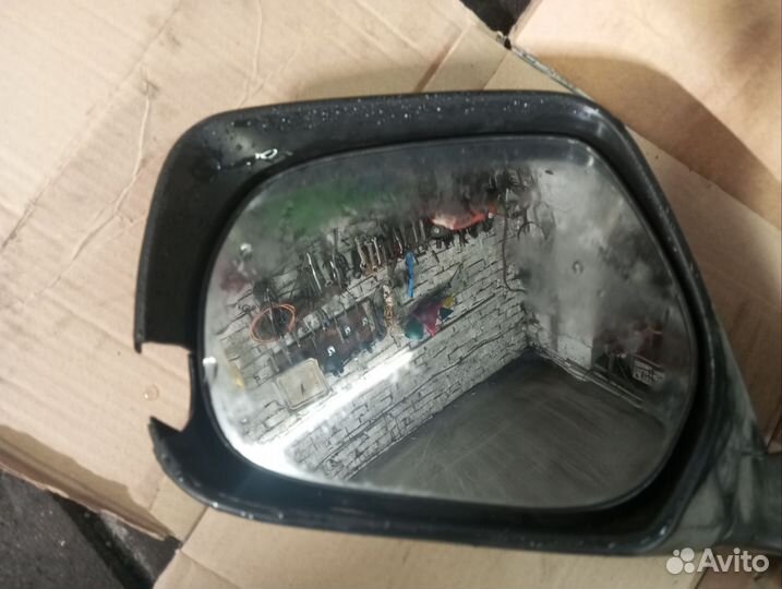 Боковое зеркало на toyota