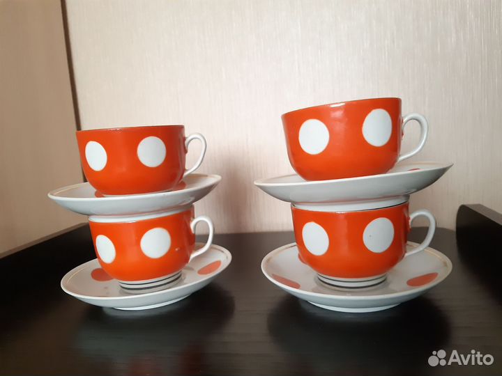 Чайные чашки с блюдцами