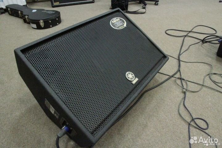 Yamaha CM15V пассивный сценический монитор