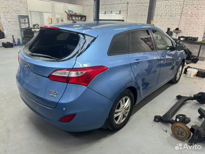 Накладка торпедо верхняя правая Hyundai I30 Sw 1.6