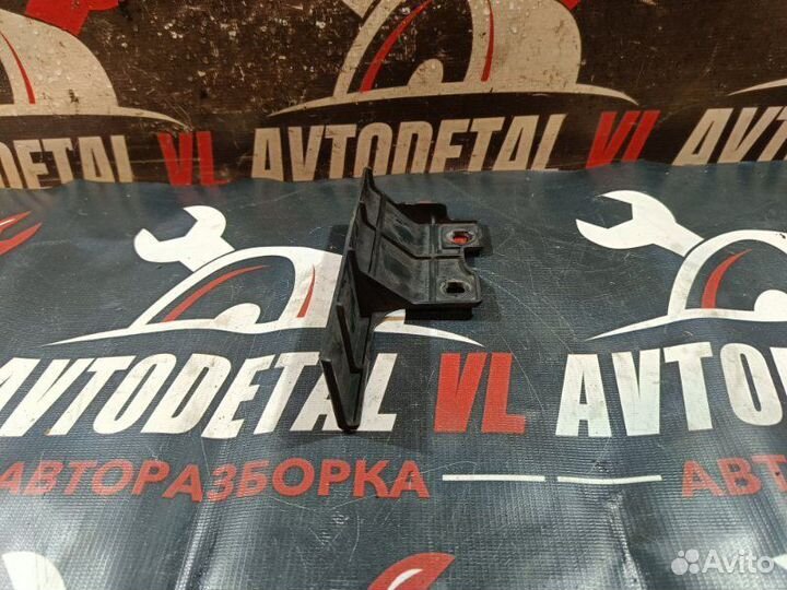 Пыльник радиатора правый Honda Civic 8 5D FN R18A2