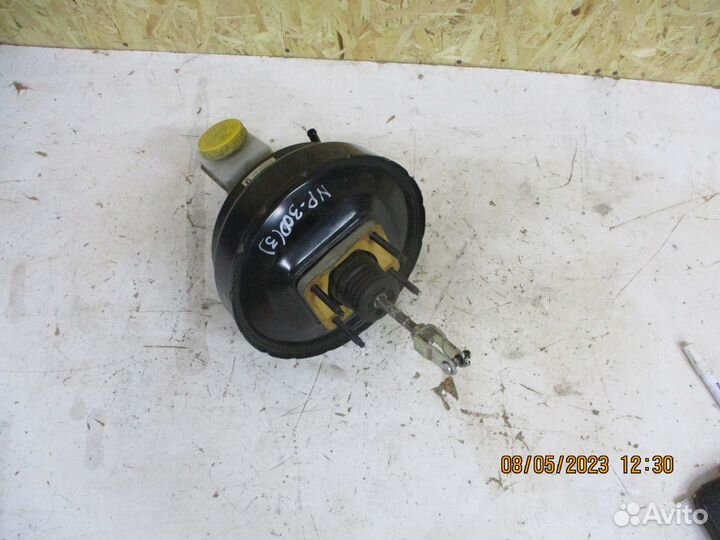 Вакуумник с тормозным цилиндром Ниссан NP300