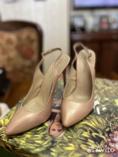 Туфли лаковые 39