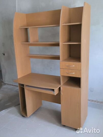 Уголок школьника стол со шкафчиками