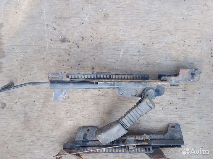 Салазки передних сидений Daewoo Nexia