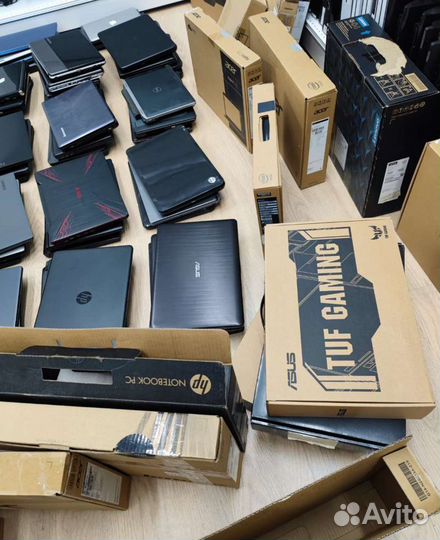 Ноутбуки с витрин и закрытых офисов