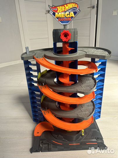 Hot wheels трек гараж