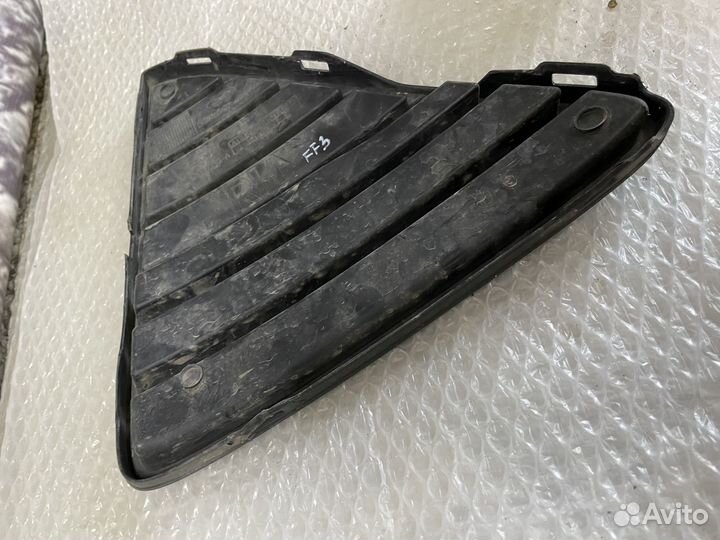 Решетка бампера правая заглушка Ford Focus 3 Фокус