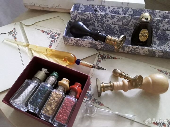 Старинное перо, сургуч и печати. Италия. Винтаж