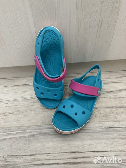 Сандалии Crocs j2