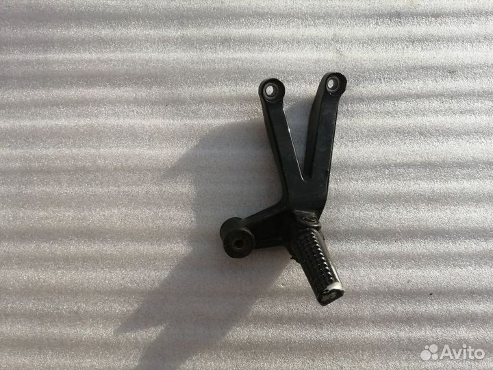 Honda cbr929rr правый пассажирский кронштейн