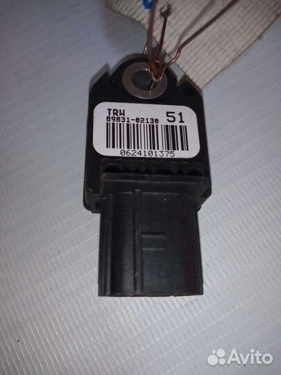 Toyota Corolla e18 180 датчик air bag 89831-02130