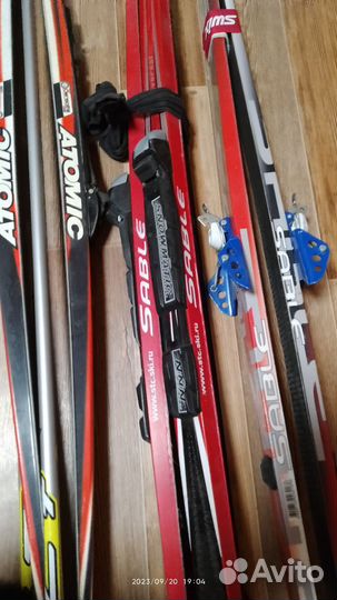 Беговые лыжи, палки, ботинки, лыжные брюки