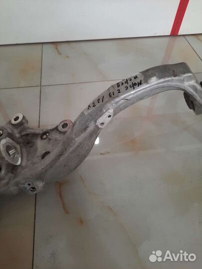 Передний поворотный кулак А2133324700