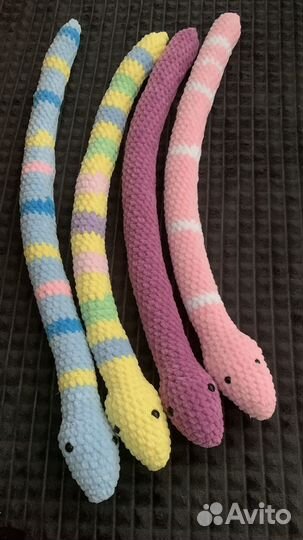 Игрушка вязаная змея