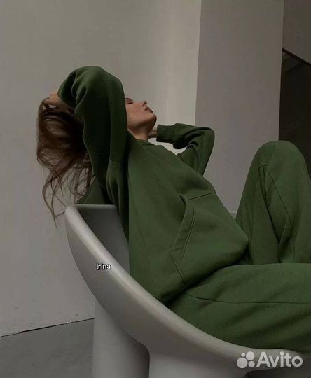 Женский спортивный костюм с капюшоном